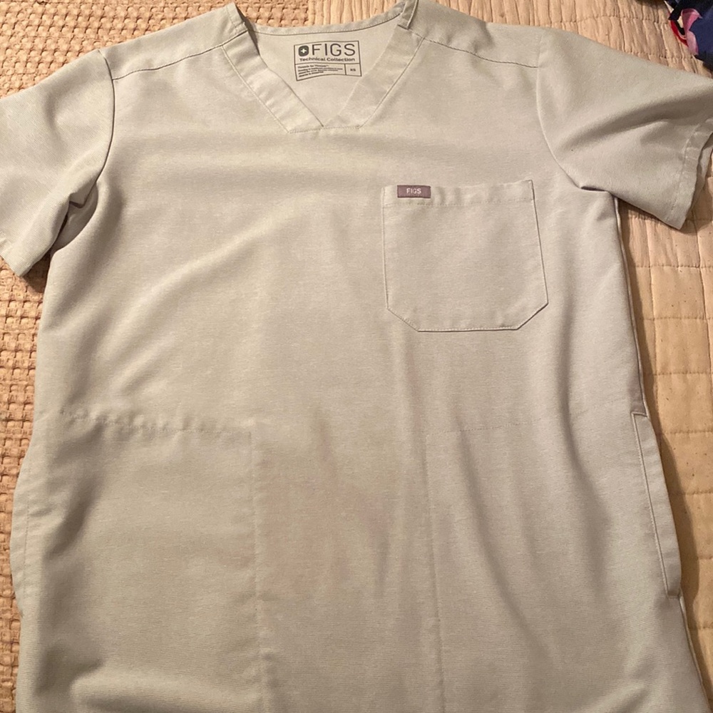 Figs scrub top